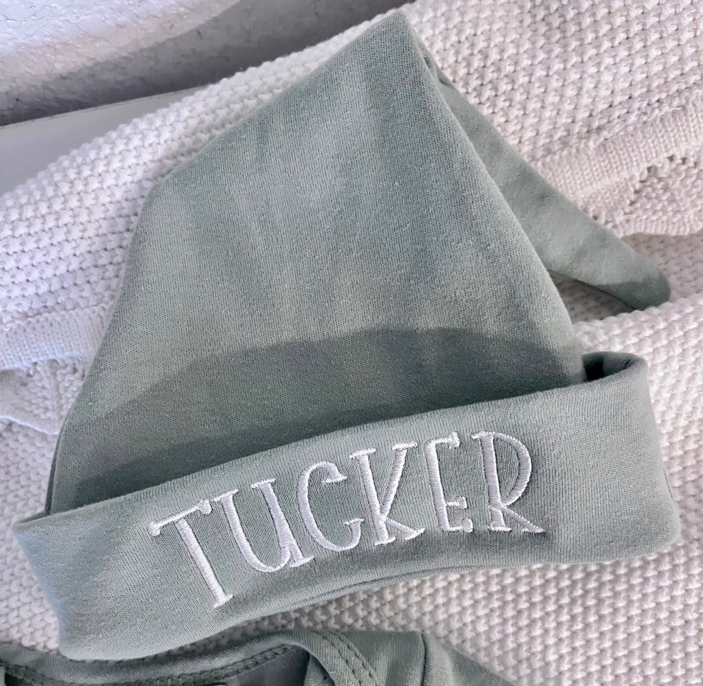 Baby personalized embroidered Gift Set – Blanket, Onesie & Hat