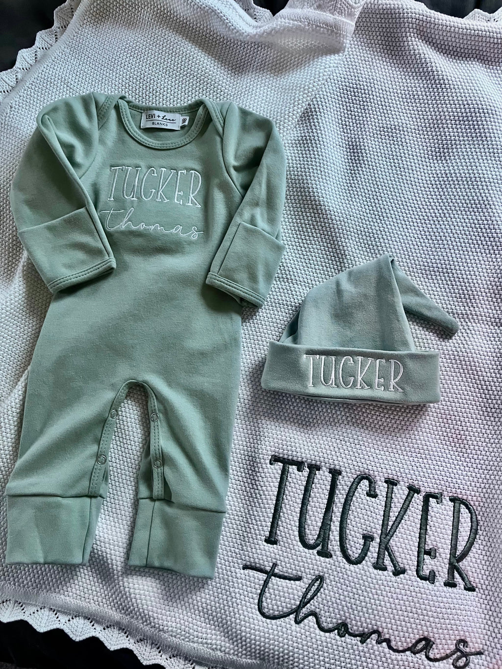 Baby personalized embroidered Gift Set – Blanket, Onesie & Hat
