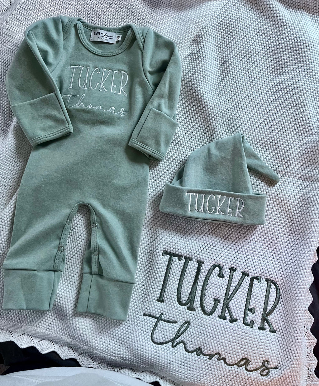 Baby personalized embroidered Gift Set – Blanket, Onesie & Hat
