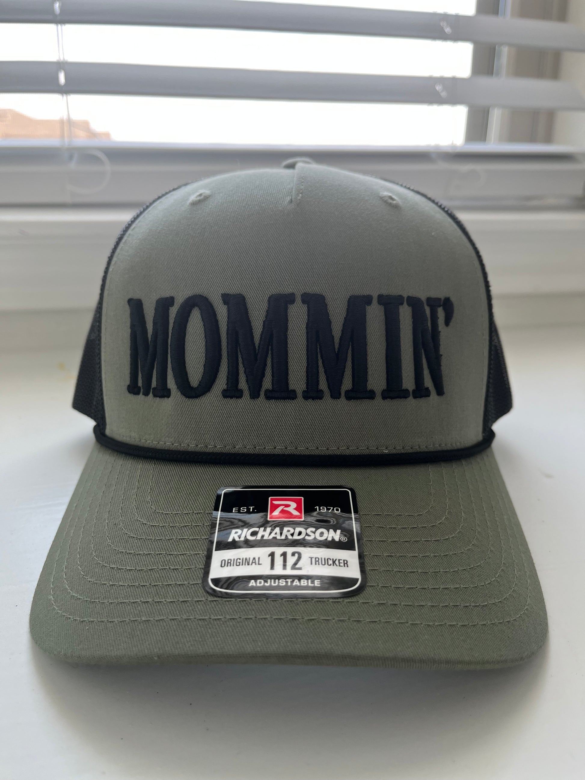 MOMMIN' 3D Puff 5 panel Richardson Rope Hat in Loden green and black